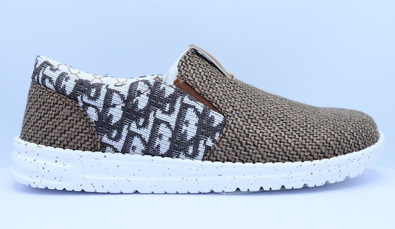 Zapatos para hombres de estilo de caminar de tamaño grande para uso diario de Jinjiang