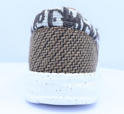 Zapatos para hombres de estilo de caminar de tamaño grande para uso diario de Jinjiang
