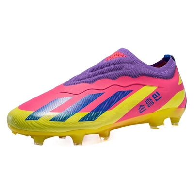 Zapatos de fútbol AG versátiles para césped artificial y campos de césped natural