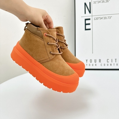 Invierno Piel de vaca Lana cálida Botas de nieve de suela gruesa Impermeables Antiderrapante Botas cortas a tres aguas con correas para mujeres