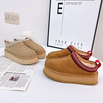 Estilo étnico Botas de nieve de suela gruesa para mujeres Invierno Nueva piel Ropa exterior de una pieza Sapatillas de piel