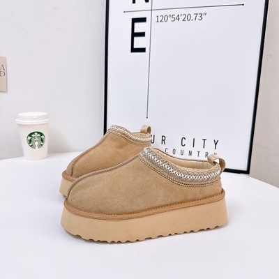 Estilo étnico Botas de nieve de suela gruesa para mujeres Invierno Nueva piel Ropa exterior de una pieza Sapatillas de piel