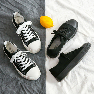 Zapatos de gran tamaño de primavera con tapa baja para pareja Zapatos de lona para hombres Zapatos casuales Zapatos deportivos que usan los hombres